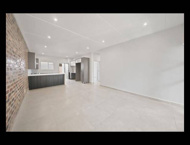 3 BEDROOM APARTMENT FOR SALE IN BRYANSTON